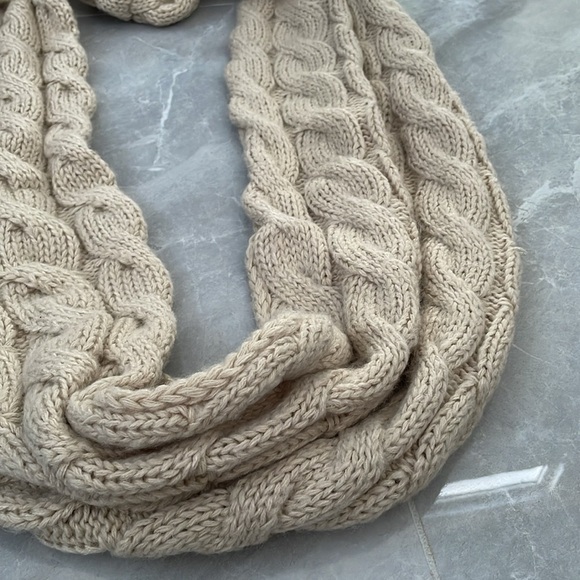 Women's Cable Knitted Infinity Scarf - Picture 3 of 15